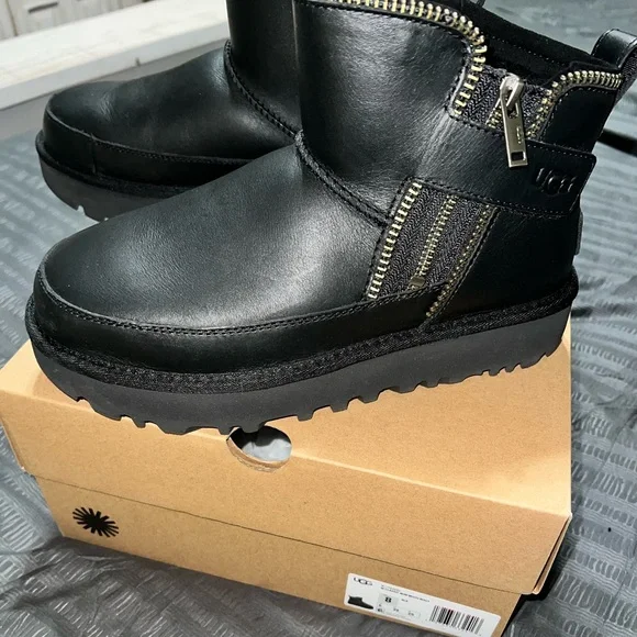UGG Black Leather Zipper Boots - Picture 1 of 1